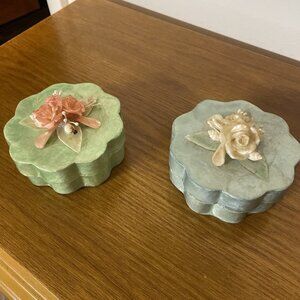 2 Vintage made of Shell Trinket boxes Pastel colors from the Philippines 1970'S